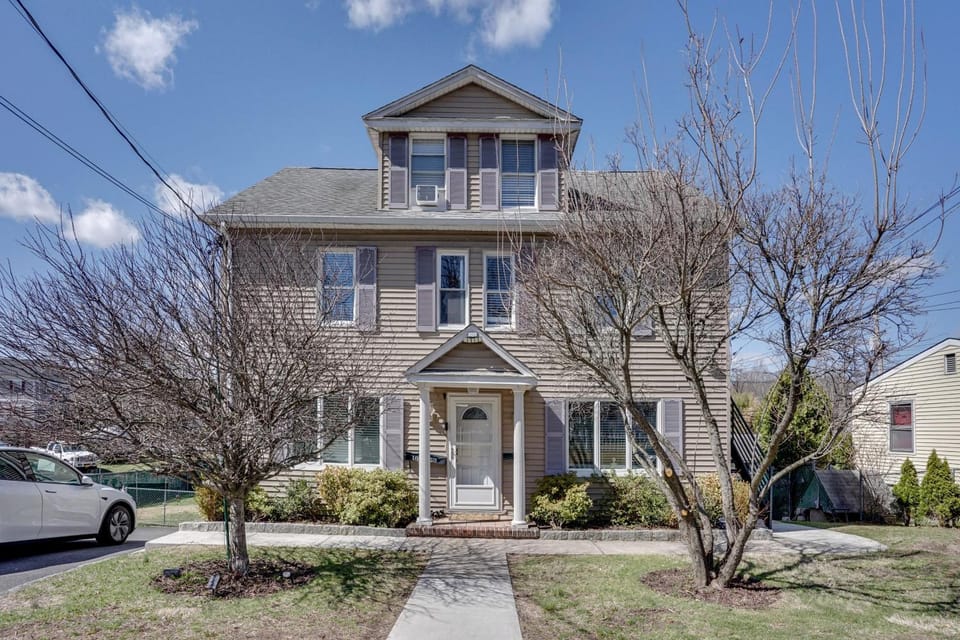 Easy Access to NYC! Sleek Suburban Apartment Apartment in Westchester County