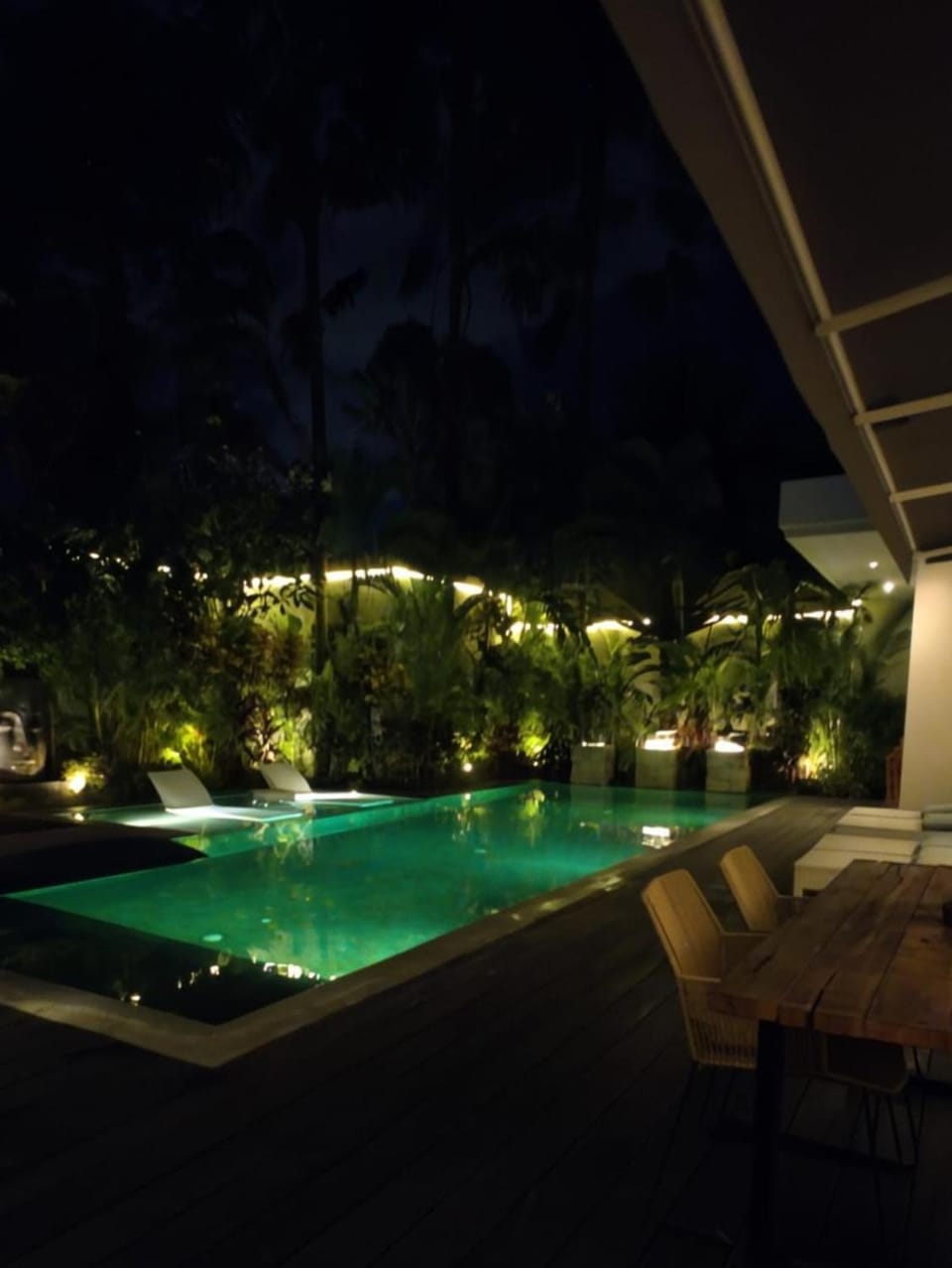 Villa Mette, 3BR Luxury Pool Villa, Walk to Beach & Finns Beach Club Villa in North Kuta
