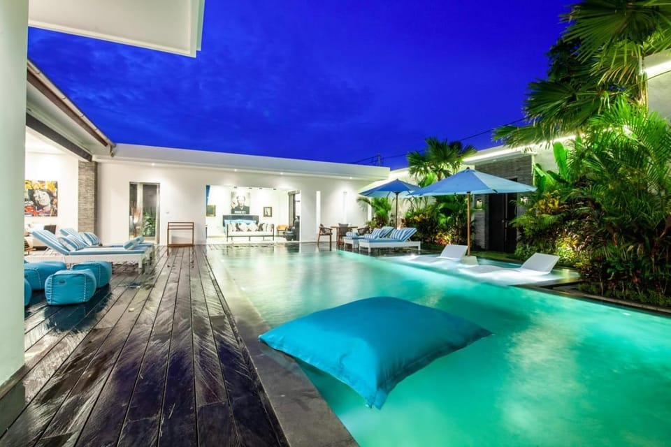 Swimming pool