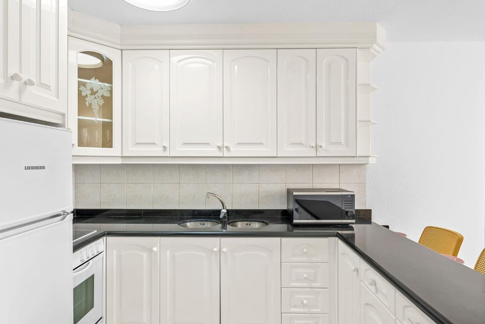 microwave, oven, stove, kitchen