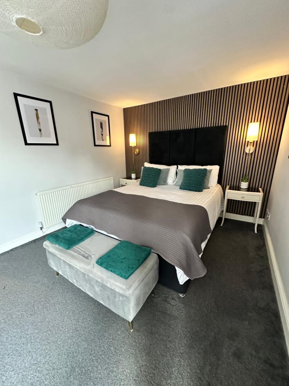 Spacious 4BR House with Canal Views & Garden House in Stretford