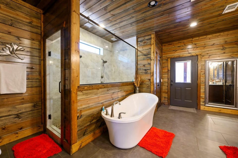 Pond Lily Creek - spacious couples cabin - hot tub Cabin in Oklahoma