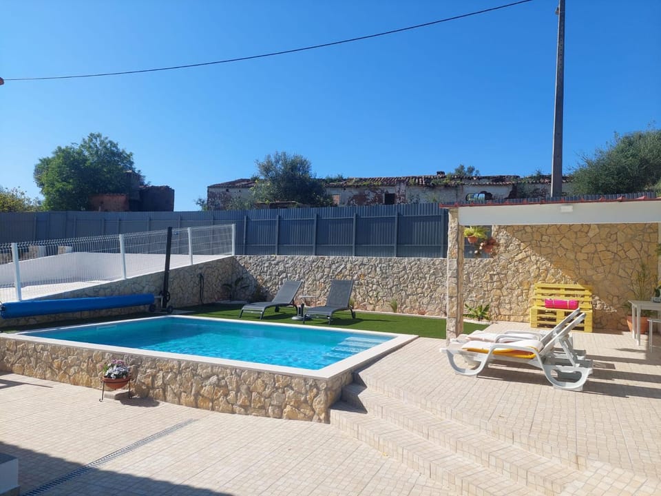 Day, Pool view, Swimming pool, sunbed