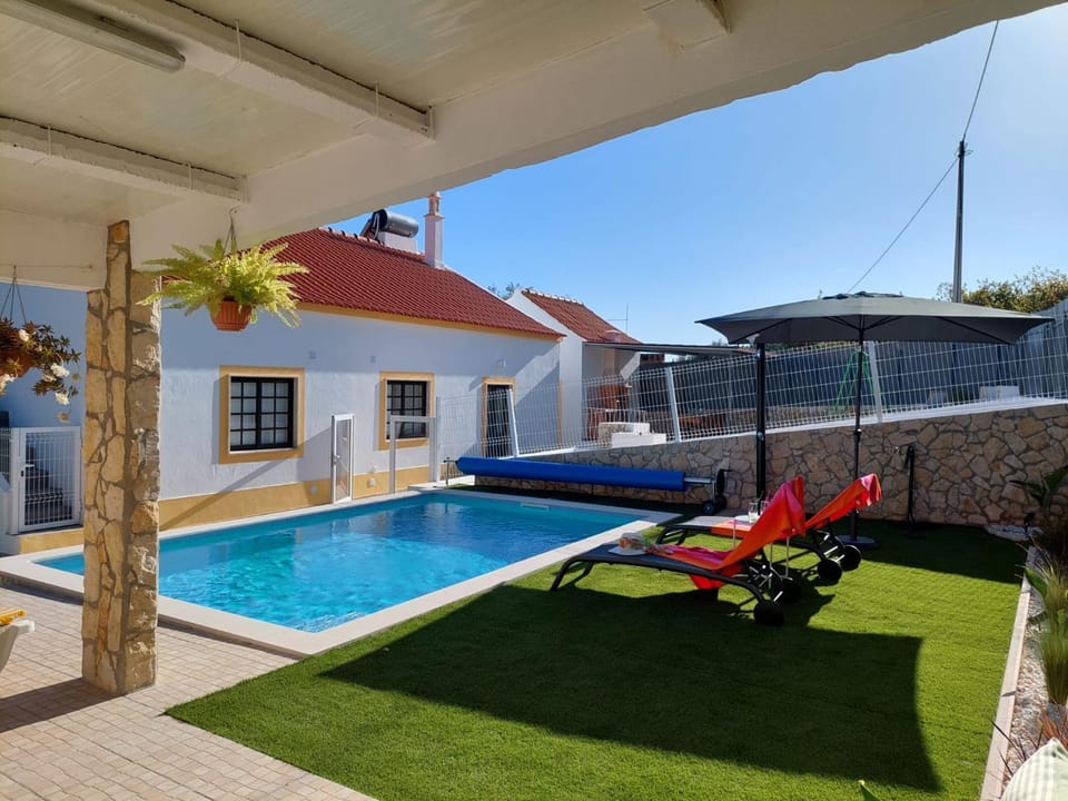 Property building, Patio, Day, Garden, Garden view, Pool view, Swimming pool, sunbed