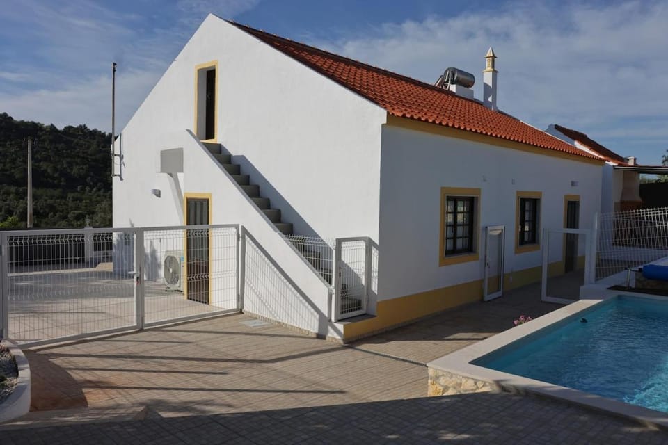 Property building, Day, Pool view, Swimming pool