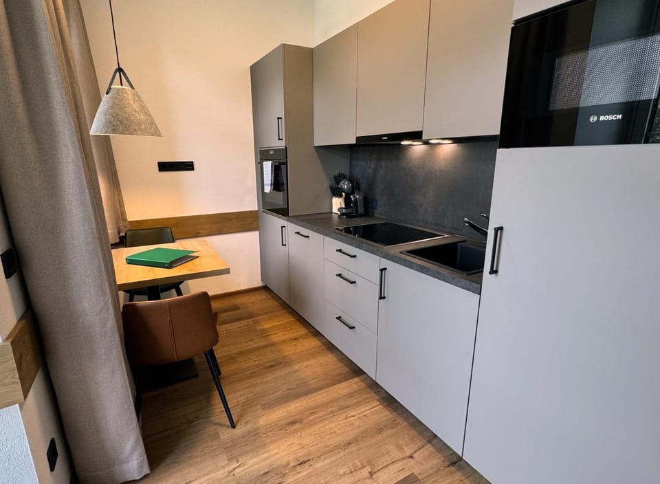 Kitchen or kitchenette, Dining area, dishwasher, oven, stove
