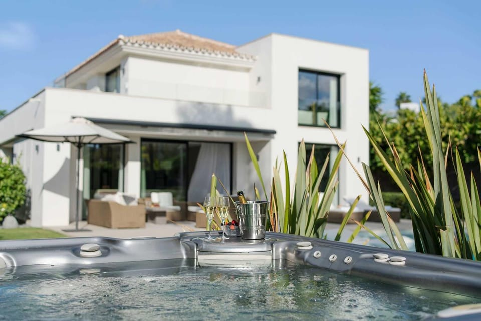 Villa with Private Heated Pool Steam Room Jacuzzi & Gym Villa in Marbella