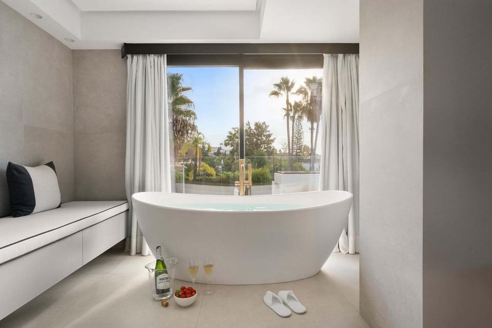 Villa with Private Heated Pool Steam Room Jacuzzi & Gym Villa in Marbella