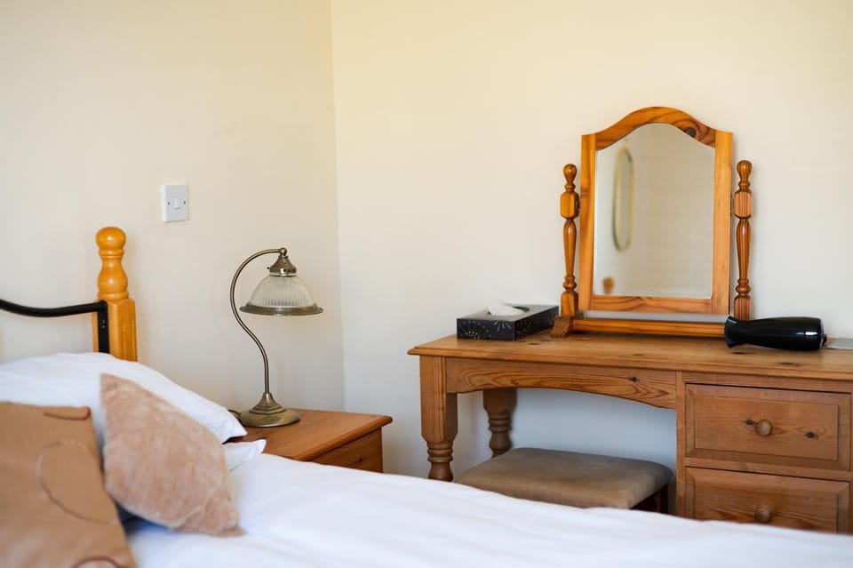 Cozy 2BR Home Near Beach & Village House in Burnham-on-Sea