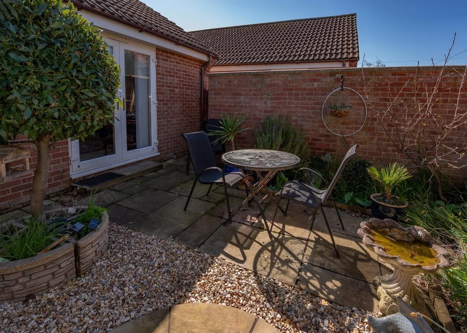 Cozy 2BR Home Near Beach & Village House in Burnham-on-Sea