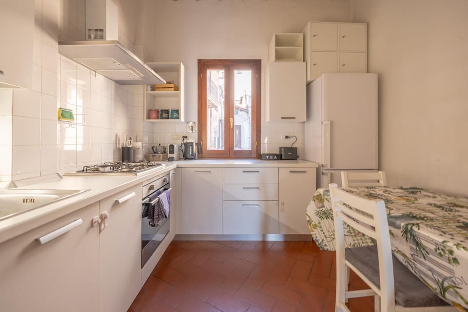 Kitchen or kitchenette, Dining area, dishwasher, minibar, oven, pet friendly, stove, toaster