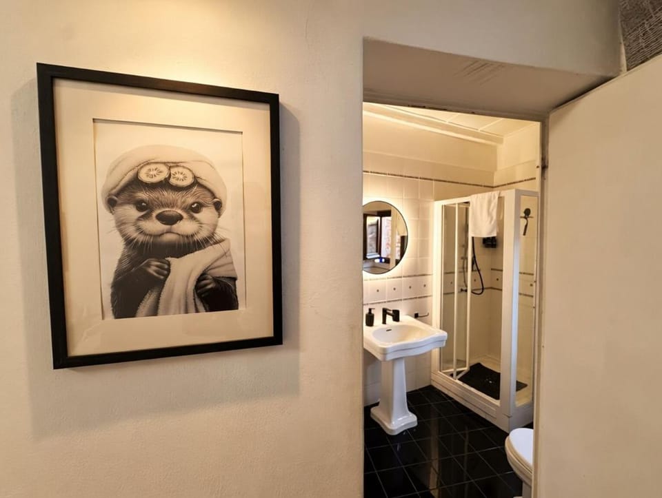 Bathroom, Photo of the whole room, Decorative detail