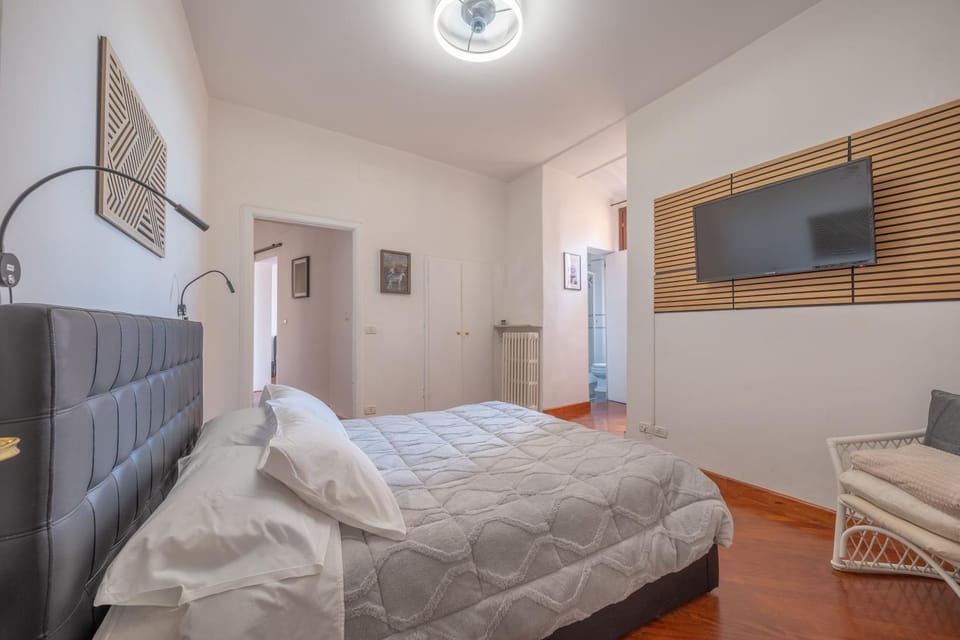 Communal lounge/ TV room, Bed, TV and multimedia, Photo of the whole room, Evening entertainment, Bedroom, towels, wardrobe