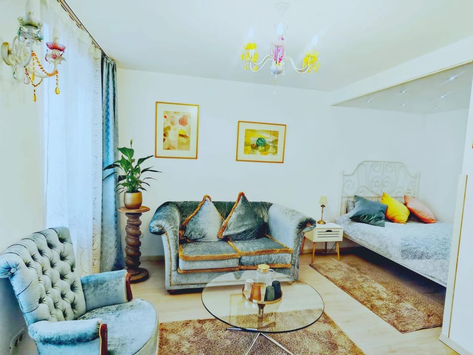 Bed, Living room, Photo of the whole room, Seating area, Bedroom