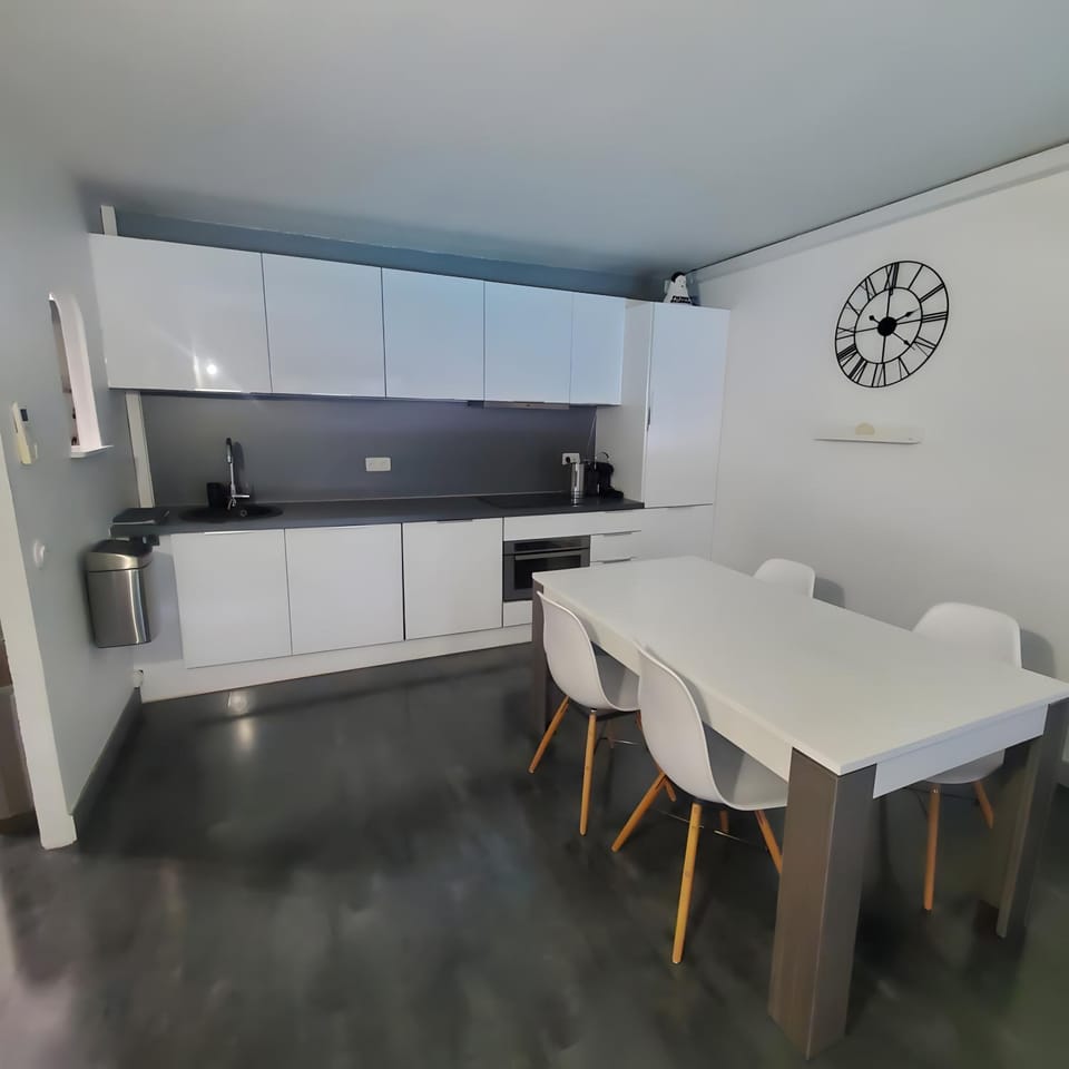 Property building, Kitchen or kitchenette, Living room