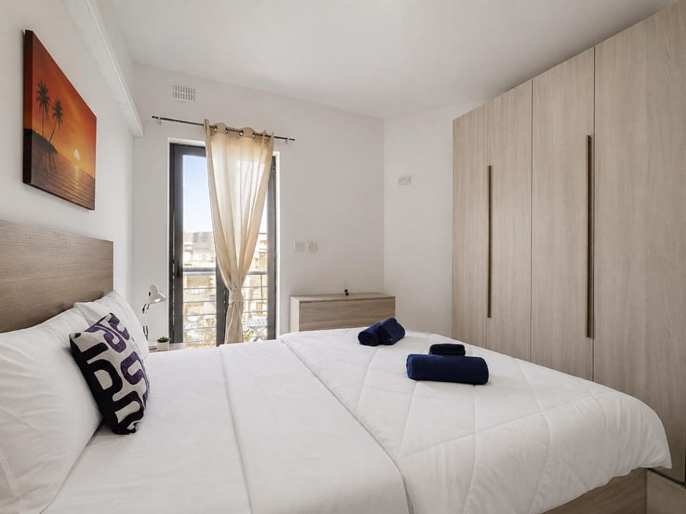 Bed, Photo of the whole room, Bedroom, towels, wardrobe