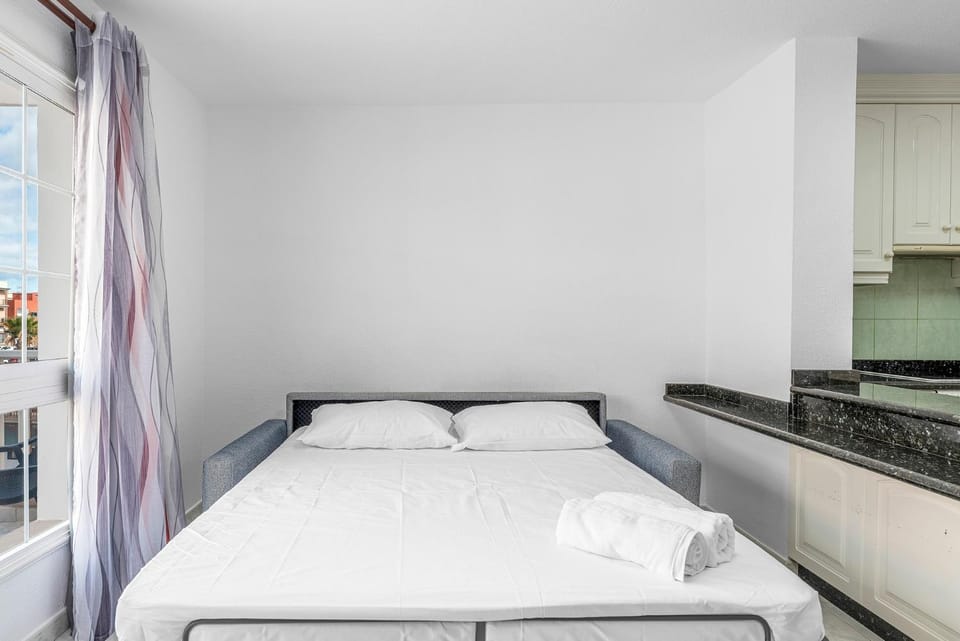 Bed, Living room