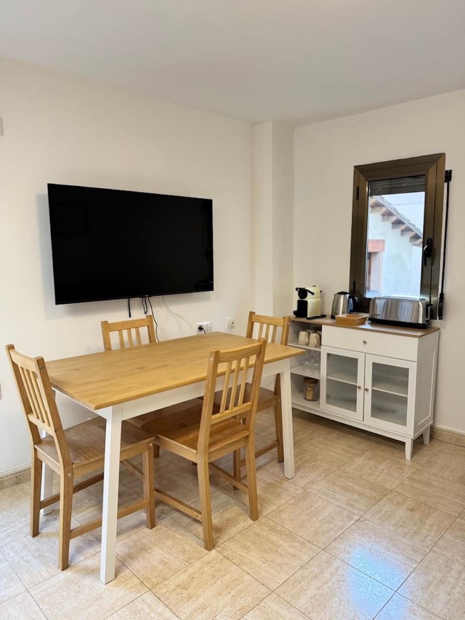 TV and multimedia, Lounge or bar, Dining area