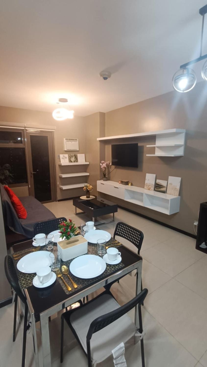 Kitchen or kitchenette, Living room, Dining area