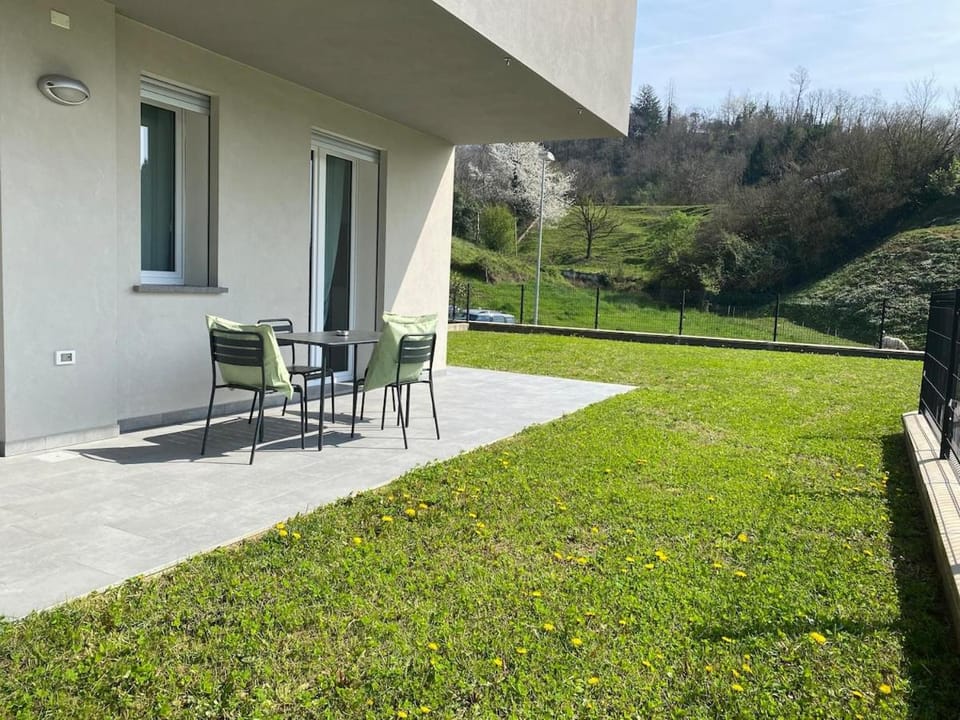 Property building, Garden, Balcony/Terrace