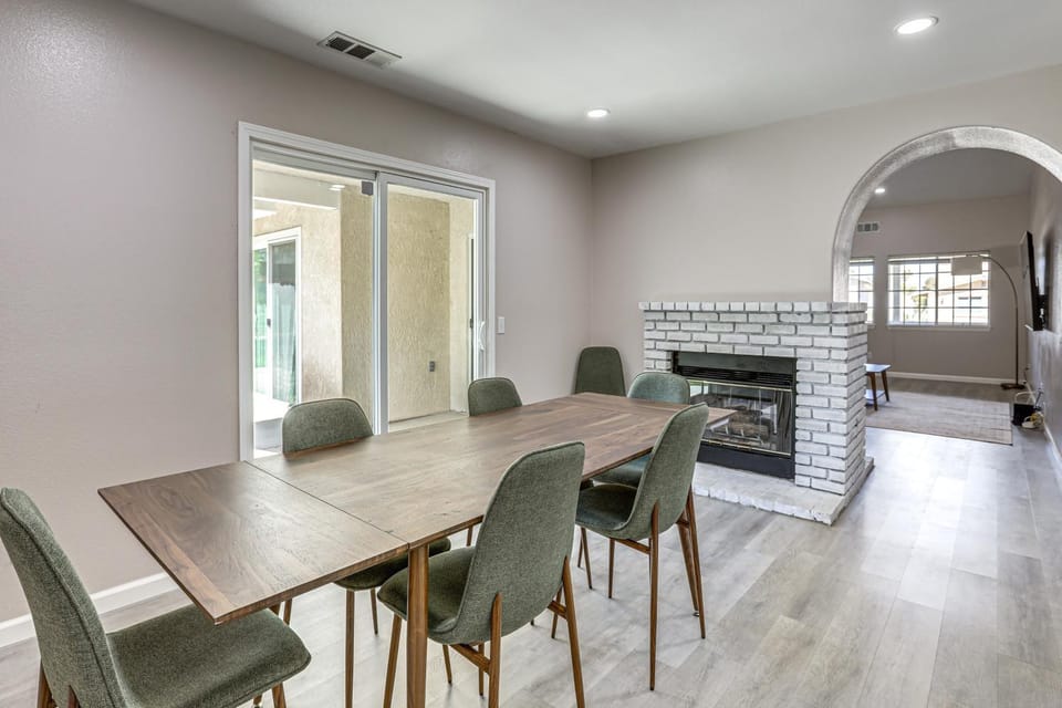 Victorville Home with Workspace Explore the Area! House in Apple Valley