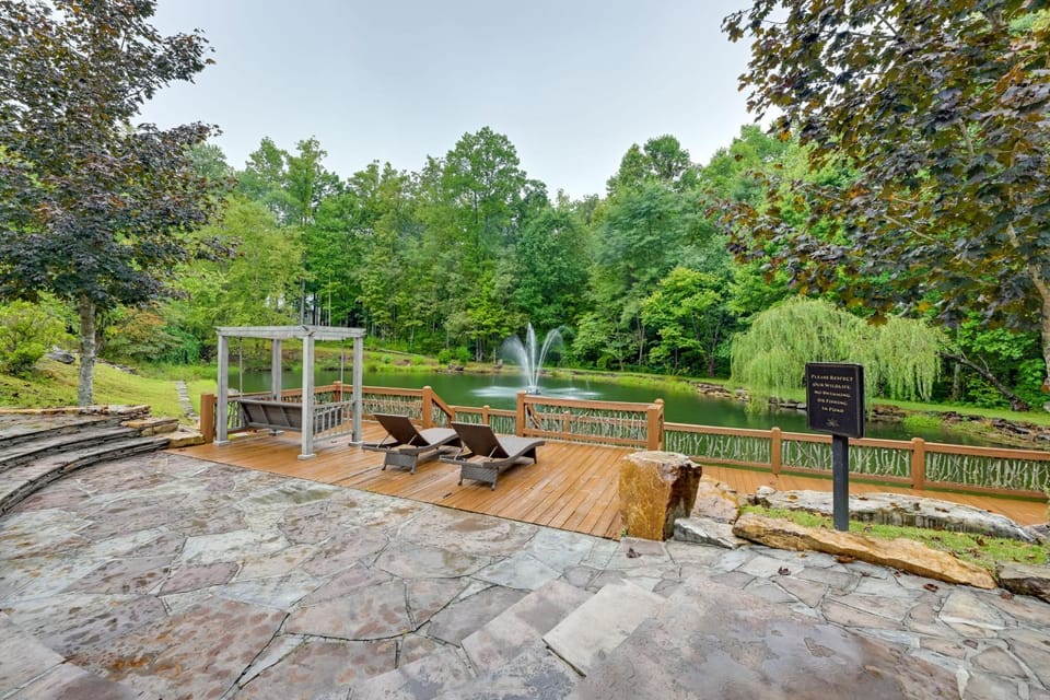 2BD Mtn Retreat near Nantahala w/ Firepit and Pond House in North Carolina
