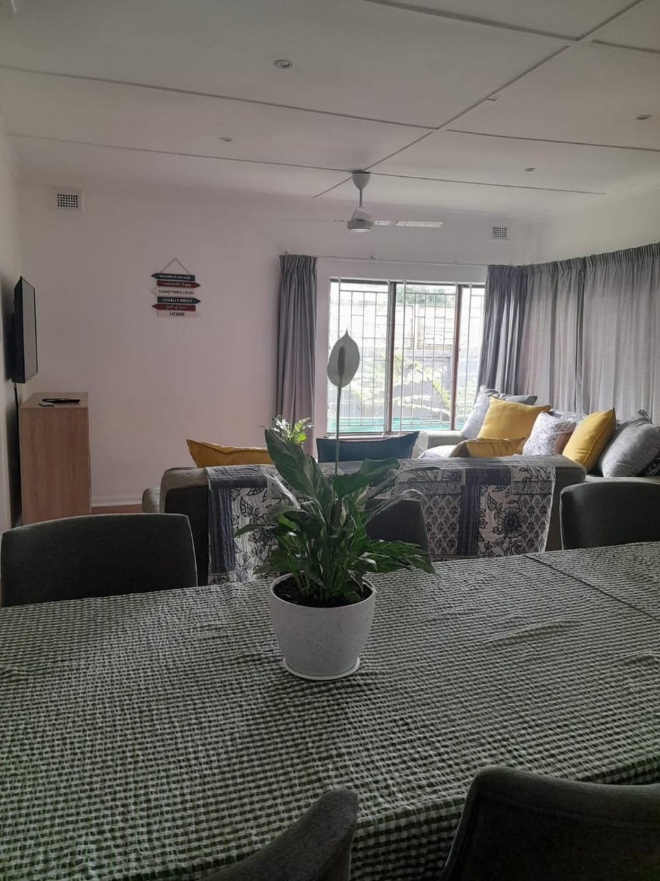 TV and multimedia, Living room, Dining area
