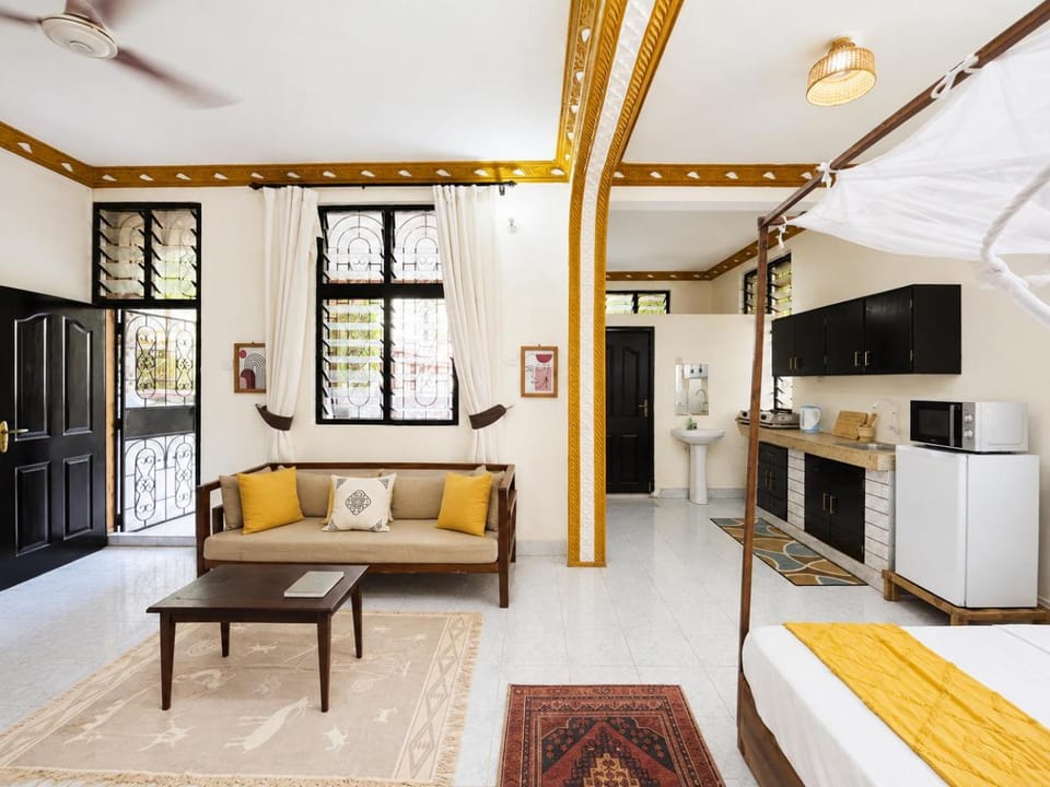 Kitchen or kitchenette, Living room