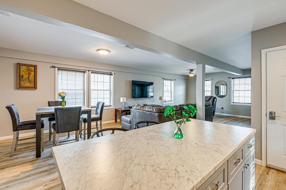 Walkable Stay Near Hudson River, Dining & Shopping Apartment in Hudson