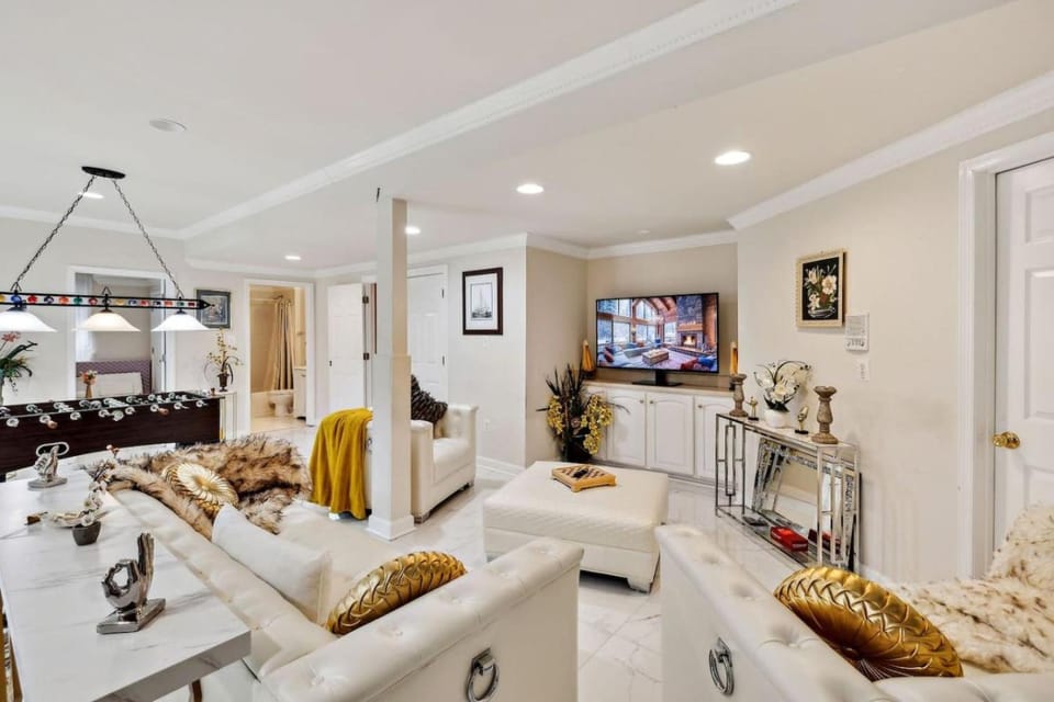 Luxurious 3BR Home House in Fairland