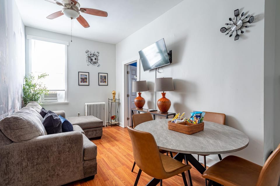Charming 2BR-1BA-6 Beds | NYC | MetLife 15 min Apartment in Bayonne