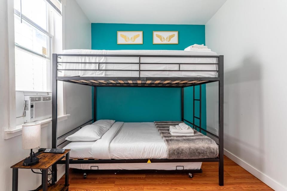 Charming 2BR-1BA-6 Beds | NYC | MetLife 15 min Apartment in Bayonne