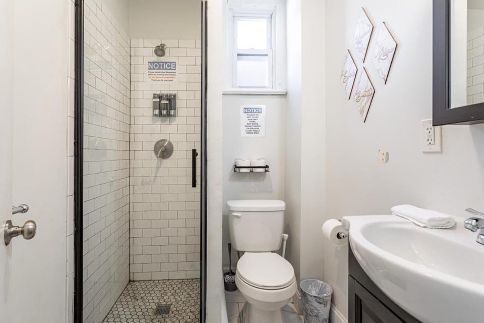 Charming 2BR-1BA-6 Beds | NYC | MetLife 15 min Apartment in Bayonne