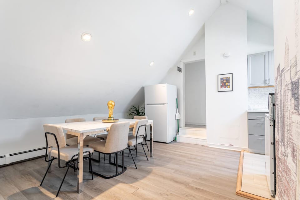Penthouse 4BR — 4BR/2BA/9 Beds Apartment in Bayonne