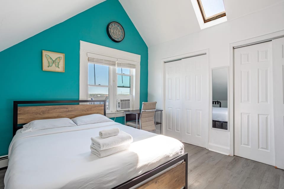 Penthouse 4BR — 4BR/2BA/9 Beds Apartment in Bayonne