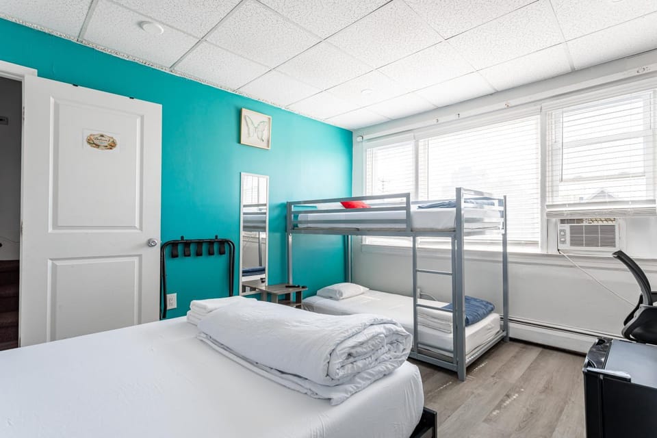 Penthouse 4BR — 4BR/2BA/9 Beds Apartment in Bayonne