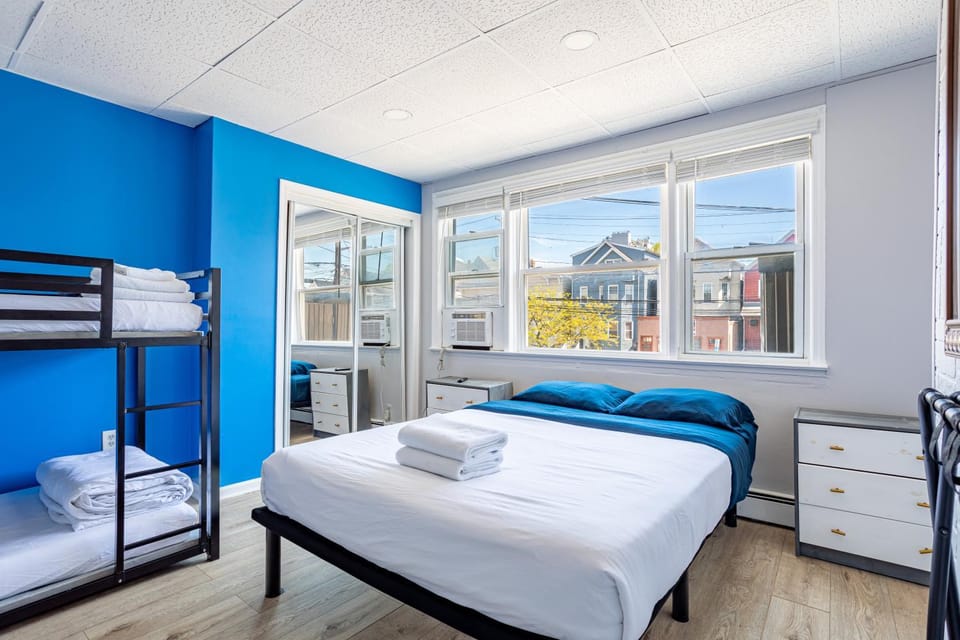 Updated 3BR 2BA 9 Beds NYC MetLife Free Parking Apartment in Bayonne