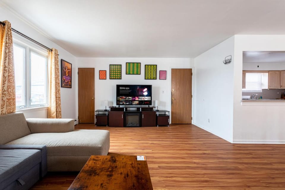 Sunset 3BR 2BA 8 Beds NYC MetLife Free Parking Apartment in Bayonne