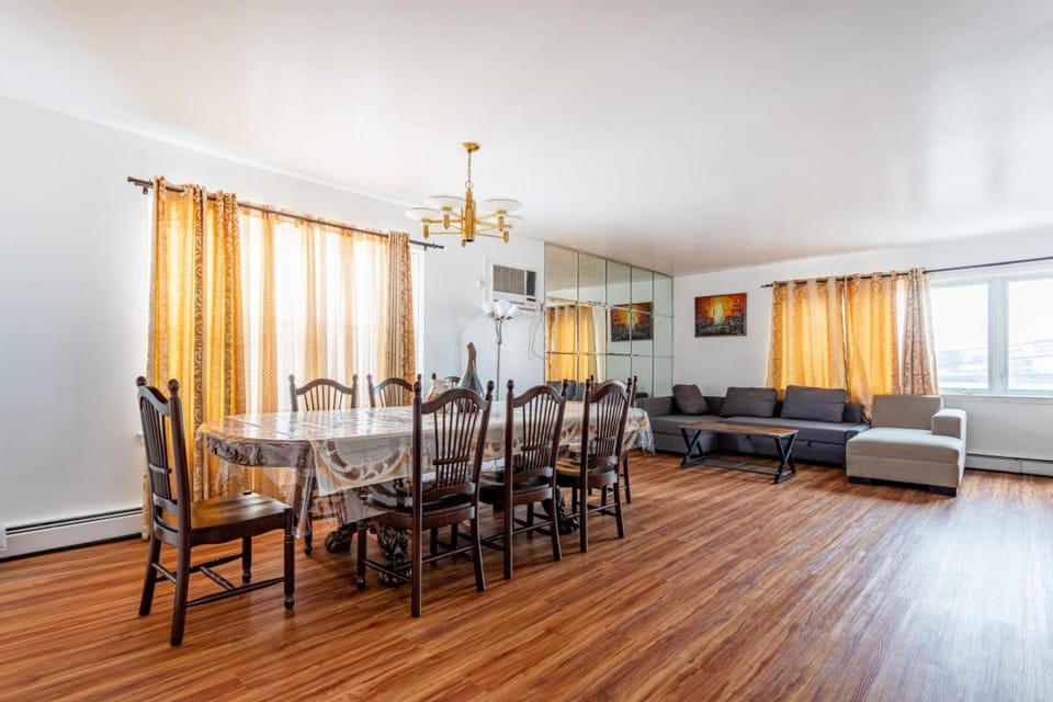 Sunset 3BR 2BA 8 Beds NYC MetLife Free Parking Apartment in Bayonne