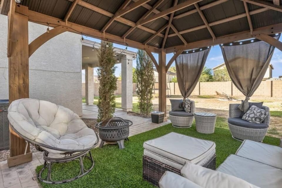 Spacious 4BR Avondale Home Near Phoenix Raceway State Farm Stadium and Westgate House in Avondale