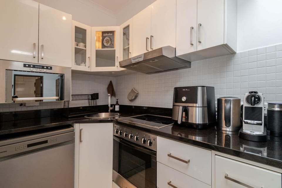 Modern 1 Bed Room Apt in Green Point Apartment in Cape Town