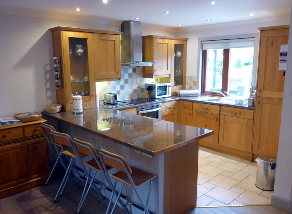 Cherry Tree Cottage Country House in Glencoe