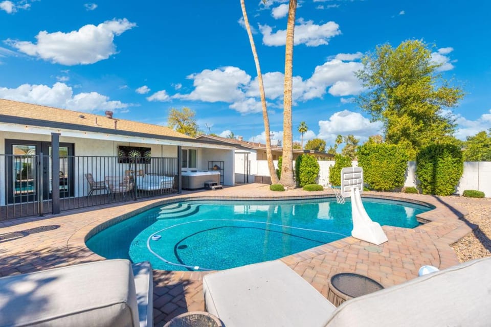 Property building, Swimming pool