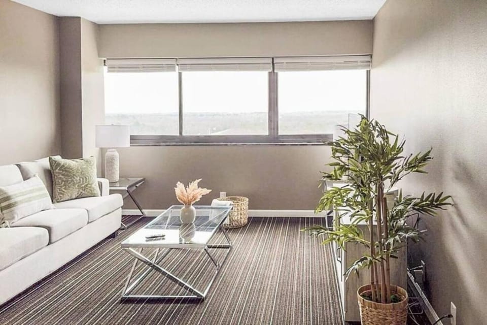 Modern Houston Stay King Bed Pool Access 2 Bathrooms Near Energy Corridor House in Addicks