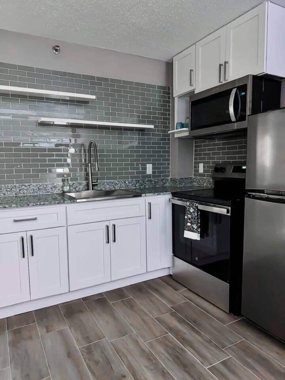 Modern Houston Stay King Bed Pool Access 2 Bathrooms Near Energy Corridor House in Addicks