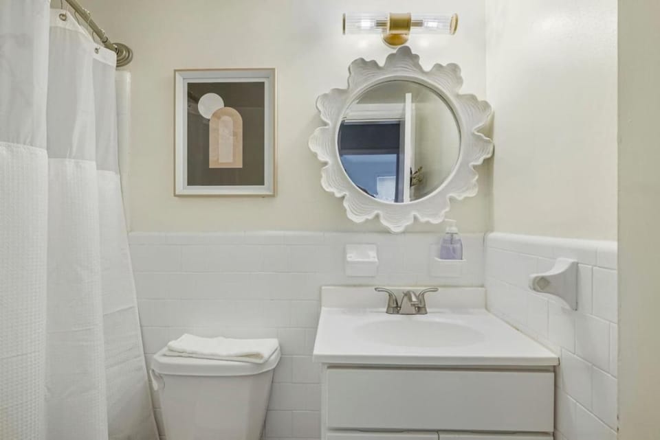 Family Suite 5 min to DCA Free Parking Apartment in Crystal City
