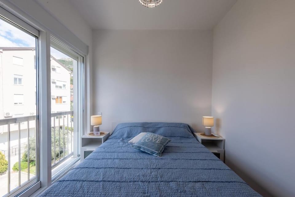 Cozy Adriatic Nest- 7 Minute Walk to the Sea Apartment in Kotor Municipality