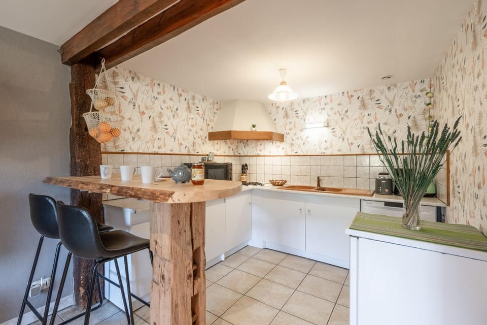 Property building, Kitchen or kitchenette, Living room