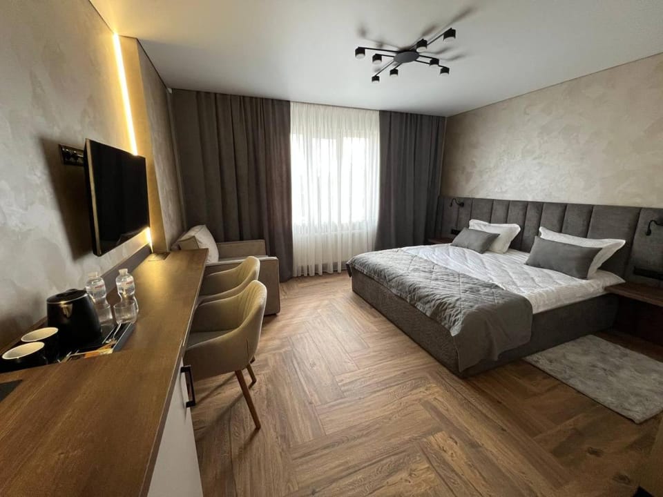Bed, TV and multimedia, Photo of the whole room, Seating area
