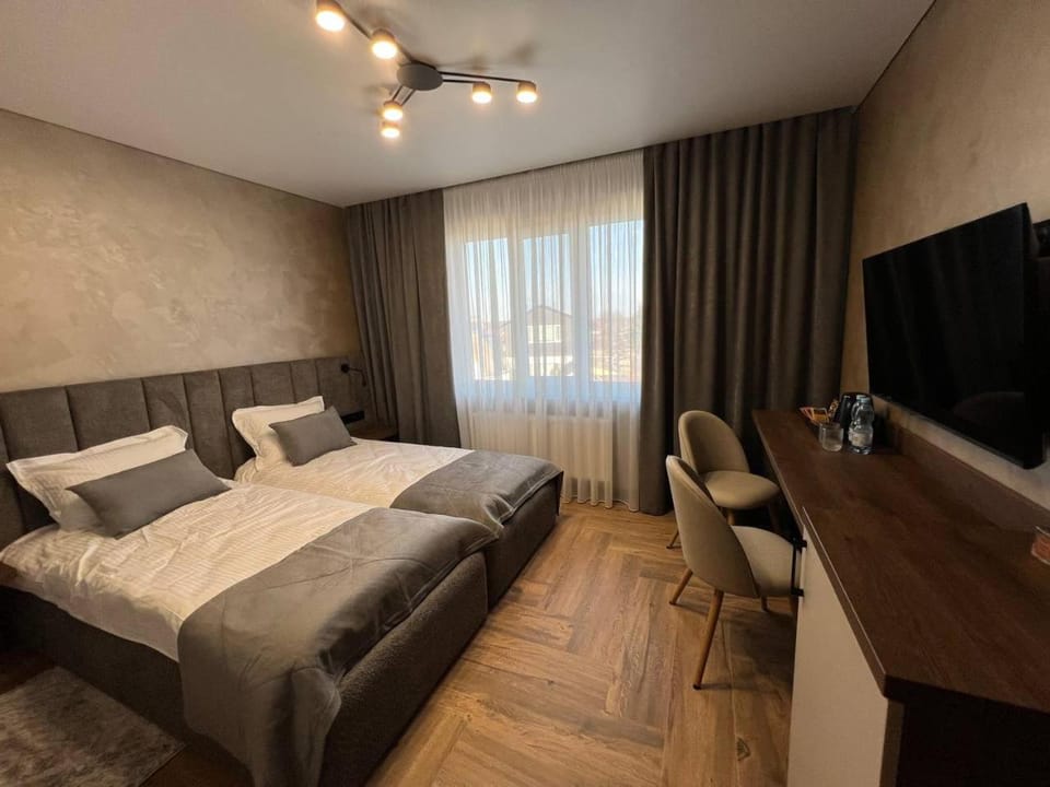 Bed, TV and multimedia, Photo of the whole room